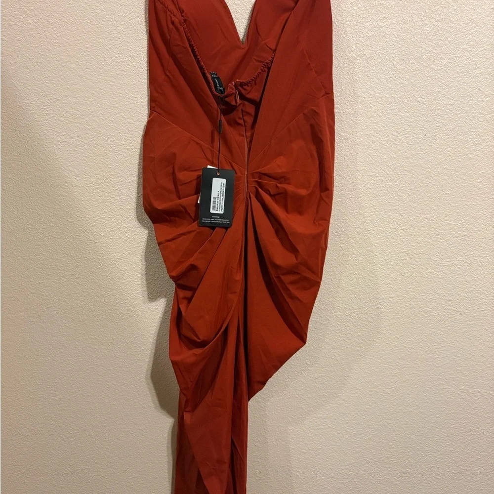 PrettyLittleThing Strapless Dress in Rich Rust - Picture 5 of 6